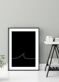 Inspiration – Minimalistisches Grafik-Poster, weiße Welle auf Schwarz im Home-Office