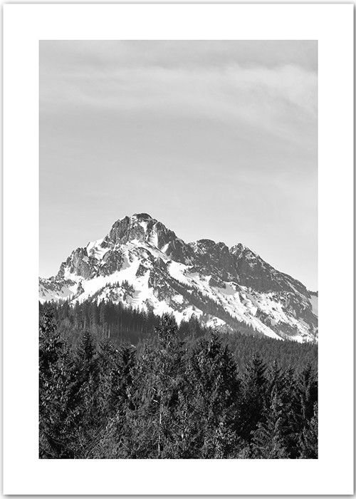 Poster mit verschneitem Berg in Schwarz-weiss