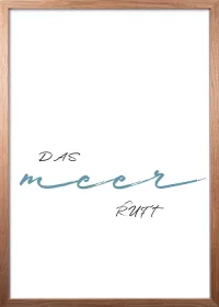 Poster mit maritimer Typografie "Das Meer ruft" mit einem Rahmen in Eiche