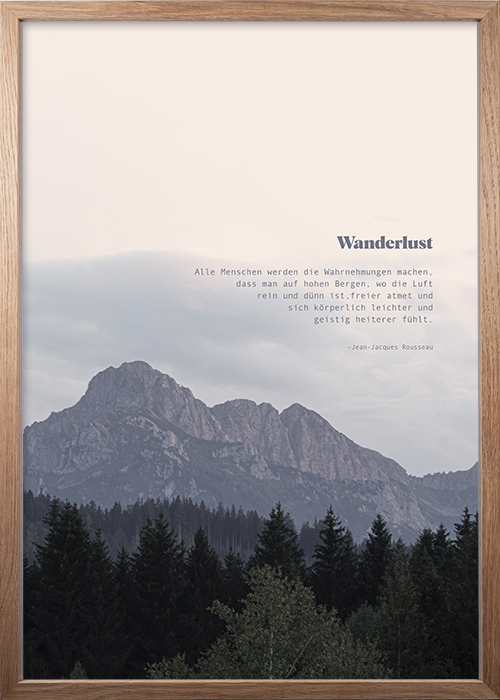 Poster mit einem Berg und Zitat von Jean-Jacques Rousseau in einem Eiche-Rahmen