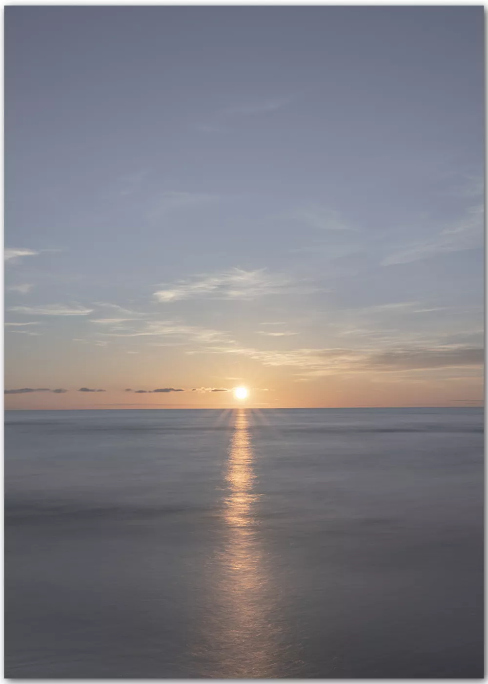 Poster mit untergehender Sonne über dem Meer Poster mit untergehender Sonne über dem Meer