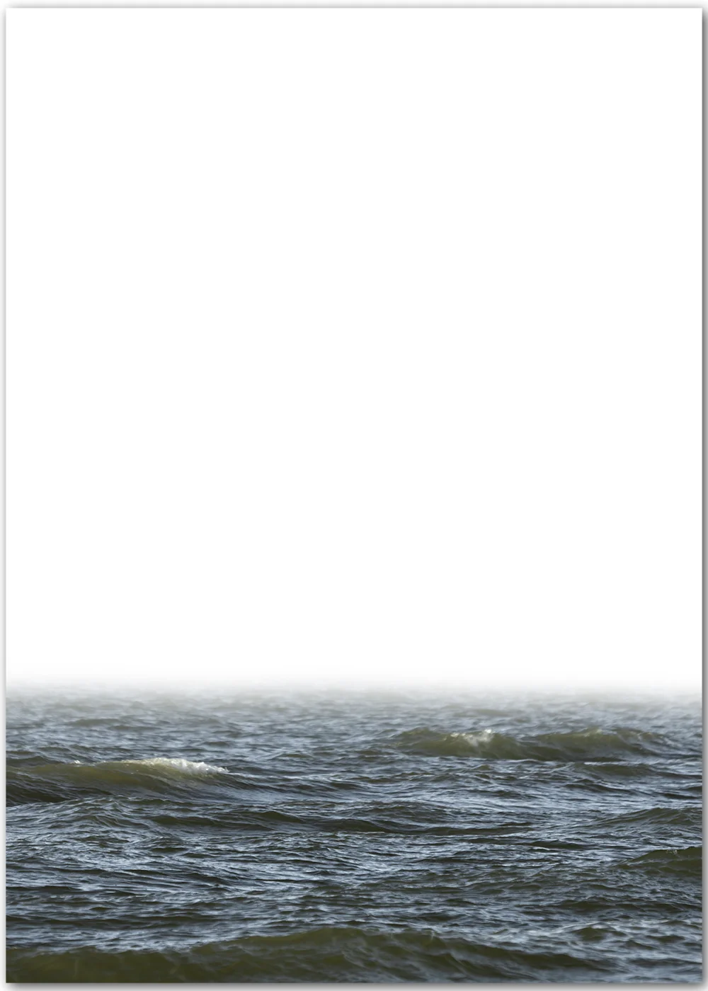 Poster mit nebligem Himmel über dem Meer Poster mit nebligem Himmel über dem Meer