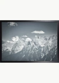 Poster mit Blick auf das Karwendelgebirge mit einem schwarzen Rahmen