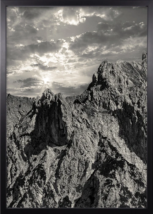 Poster mit Blick auf einen Berggrat im Karwendelgebirge mit einem schwarzen Rahmen