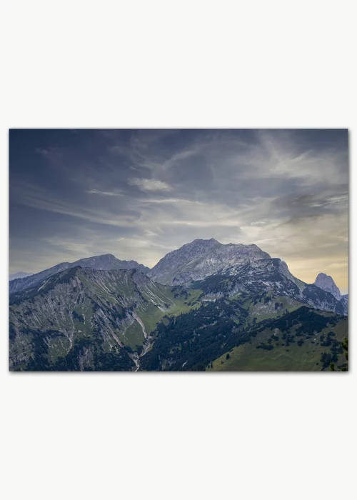 Poster mit Blick auf die Hochplatte im Ammergebirge unter einem spektakulärem Himmel