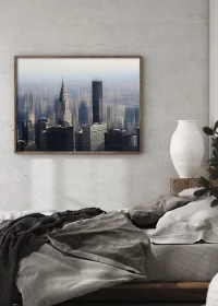 Poster mit Blick auf das Chrysler Building in Manhattan an einer Schlafzimmerwand