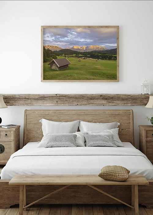 Poster mit Blick über den Geroldsee auf den Karwendel im Hintergrund über einem Bett hängend