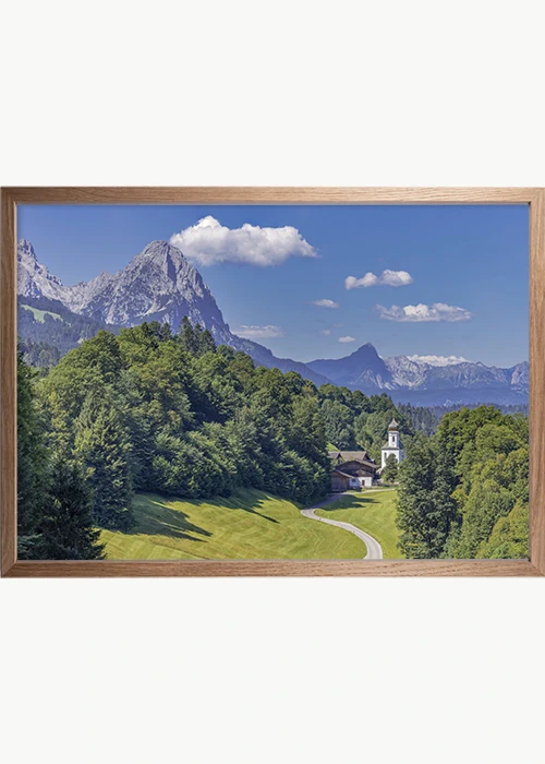 Poster mit Blick auf die Berge Wamberg, Waxenstein und Zugspitze in einem Eiche-Rahmen Poster mit Blick auf die Berge Wamberg, Waxenstein und Zugspitze in einem Eiche-Rahmen