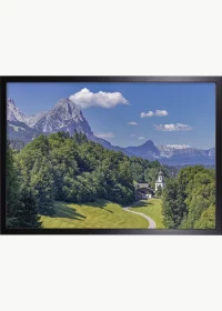 Poster mit Blick auf die Berge Wamberg, Waxenstein und Zugspitze in einem schwarzen Rahmen Poster mit Blick auf die Berge Wamberg, Waxenstein und Zugspitze in einem schwarzen Rahmen