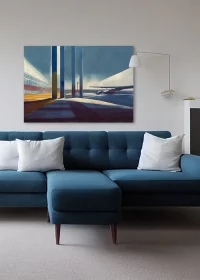 Inspiration Premiumposter abstraktem Gemälde von einem Flughafenterminal. Aufgehängt über einem Blauen Sofa.