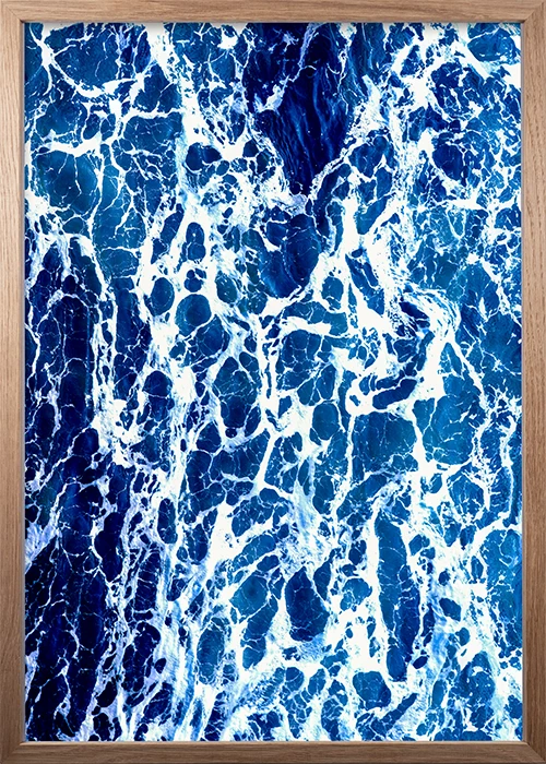 Das Meer aus der Vogelperspektive, Poster, Rahmen Eiche.