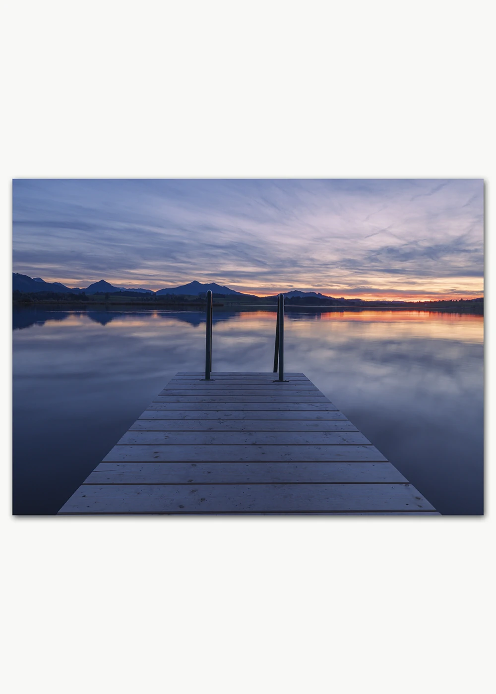 Poster mit einem Badesteg in der Dämmerung. Poster mit einem Badesteg in der Dämmerung.