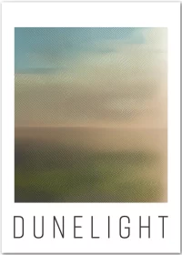 Ein abstraktes Poster mit dem Licht und der Stimmung in den Dünen am Meer