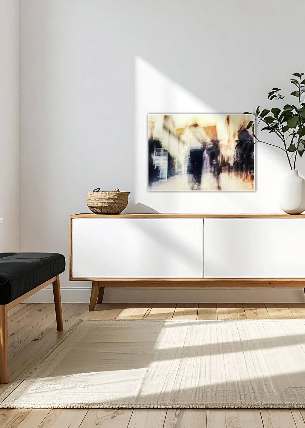 Inspiration mit Sideboard: Abstrakte Streetfotografie als Fine-Art-Print - eine Frau mit Fahrrad.