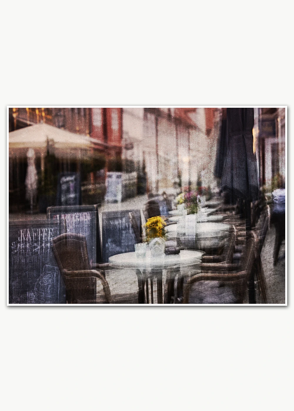 Abstrakte Streetfotografie als Fine-Art-Print - Cafe in der Lüneburger Innenstadt. Abstrakte Streetfotografie als Fine-Art-Print - Cafe in der Lüneburger Innenstadt.