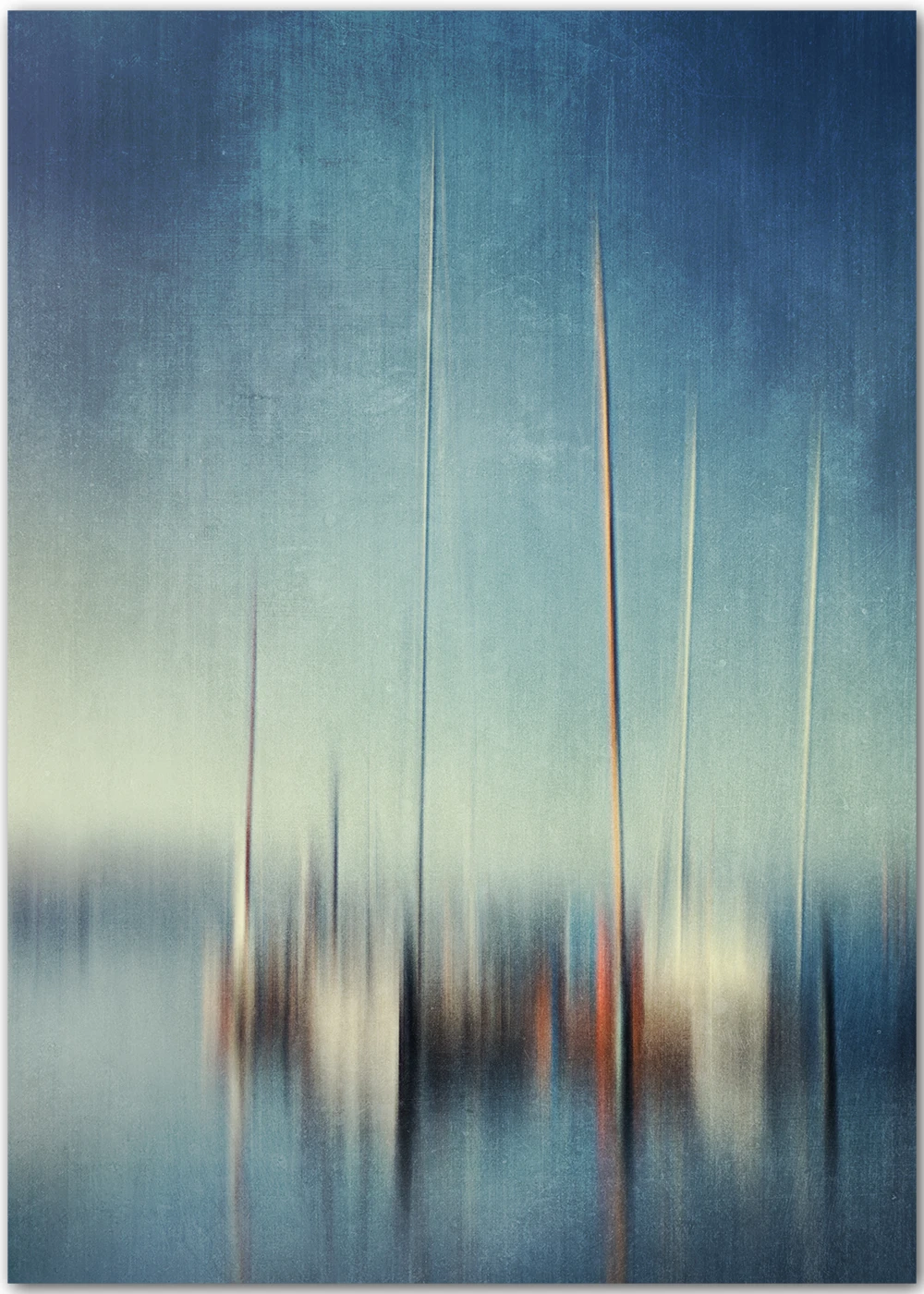 Abstrakte Fotografie mit Booten, die sich im blauen Wasser spiegeln. als Gallery-Print. Abstrakte Fotografie mit Booten, die sich im blauen Wasser spiegeln. als Gallery-Print.