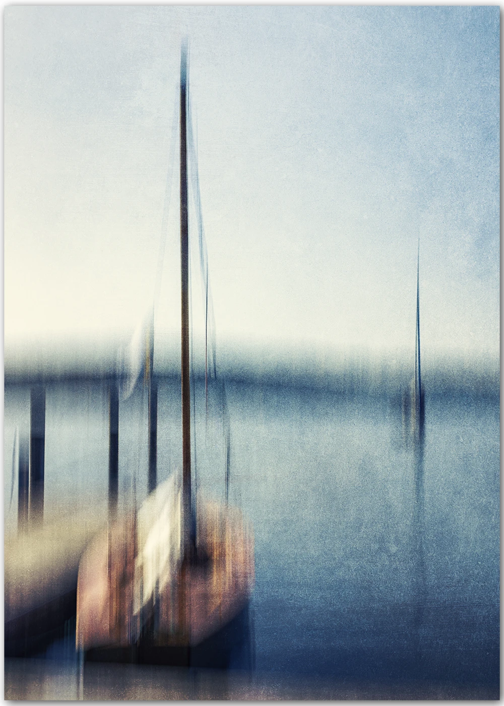 Impressionistische Fotografie mit Segelboot am Pier. Impressionistische Fotografie mit Segelboot am Pier.