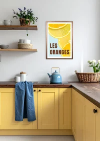 Inspiration Küche: Les Oranges – ein saftig-frisches Küchenbild im Eiche-Rahmen
