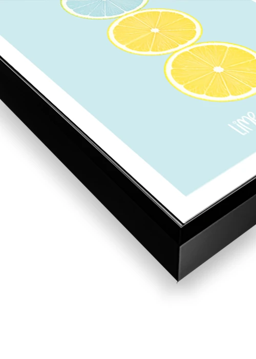 Lime & Lemons – stylisches Küchenmotiv in Pastelltönen als Alubild im schwarzen Rahmen